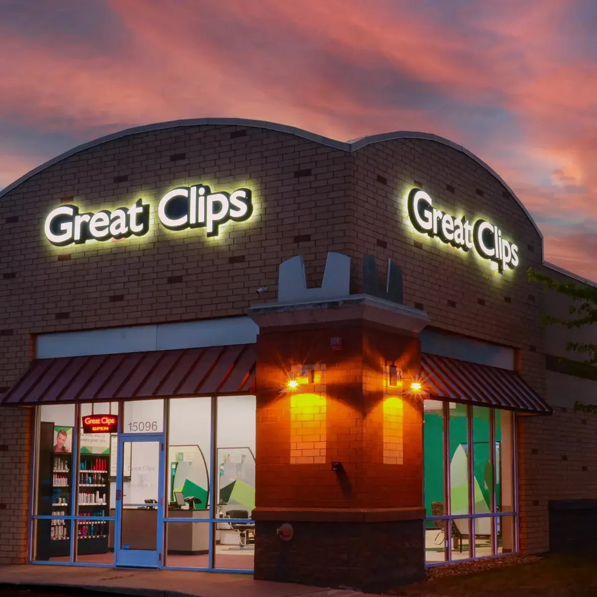 Read more about the article Great Clips or Independent Barbershop: Pros and Cons Revealed